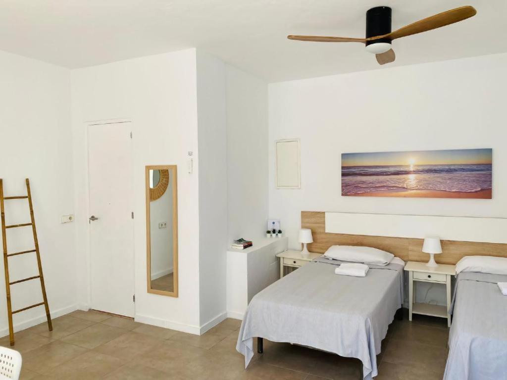 Apartamentos Cana Sofia Кала-Лонга Экстерьер фото